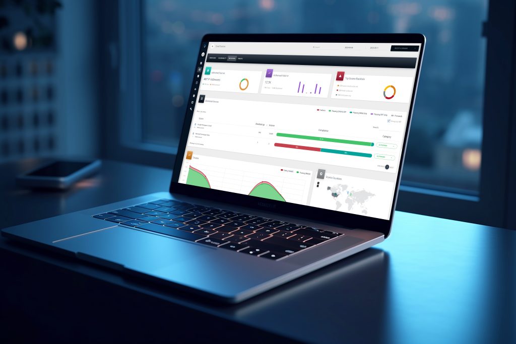 Un portátil sobre una mesa con distintos tipos de métricas de datos en la pantalla