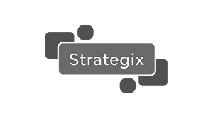 Logo de Strategix en escala de grises sobre un fondo transparente