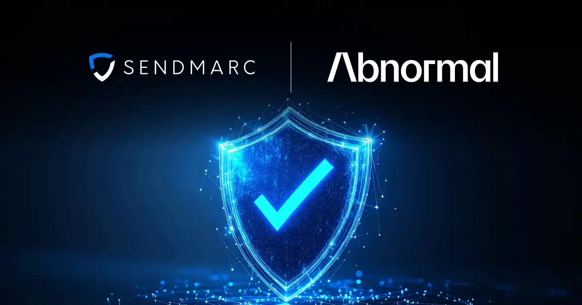 Los logotipos de Sendmarc y Abnormal sobre un escudo digital brillante con una marca de verificación